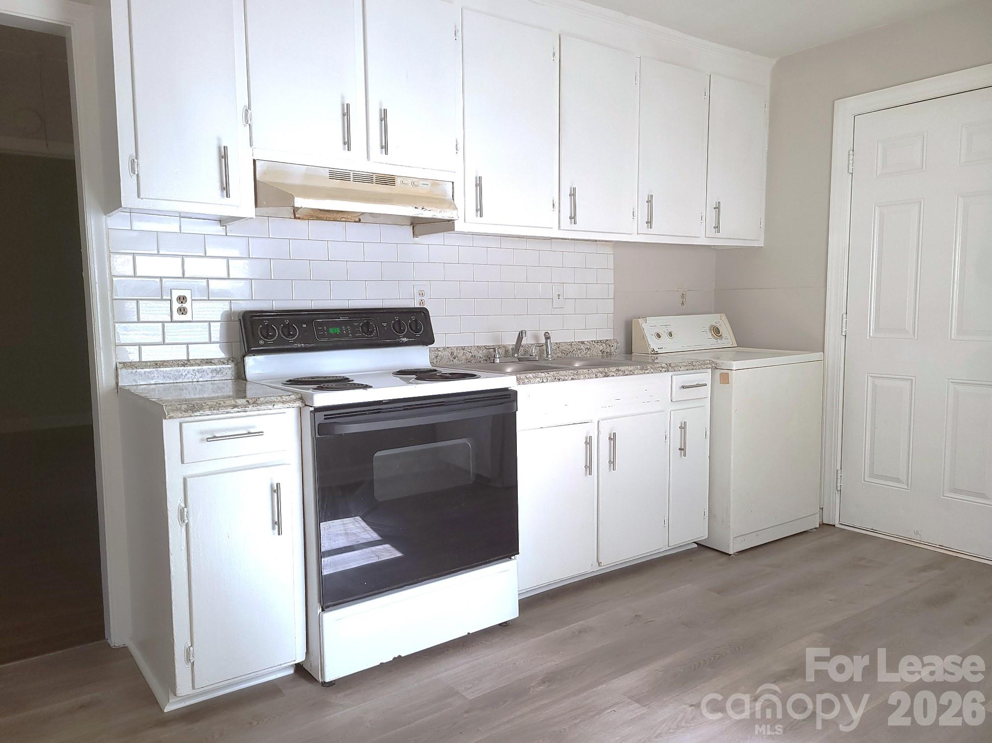 956 South Hoskins Road Charlotte, NC 28208 - Photo 2 of 10