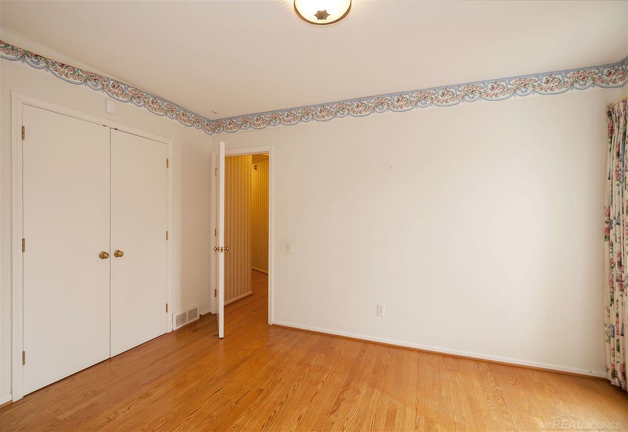 87 Belle Meade Road Grosse Pointe, MI 48236 - Photo 32 of 68 31345766-31.JPG