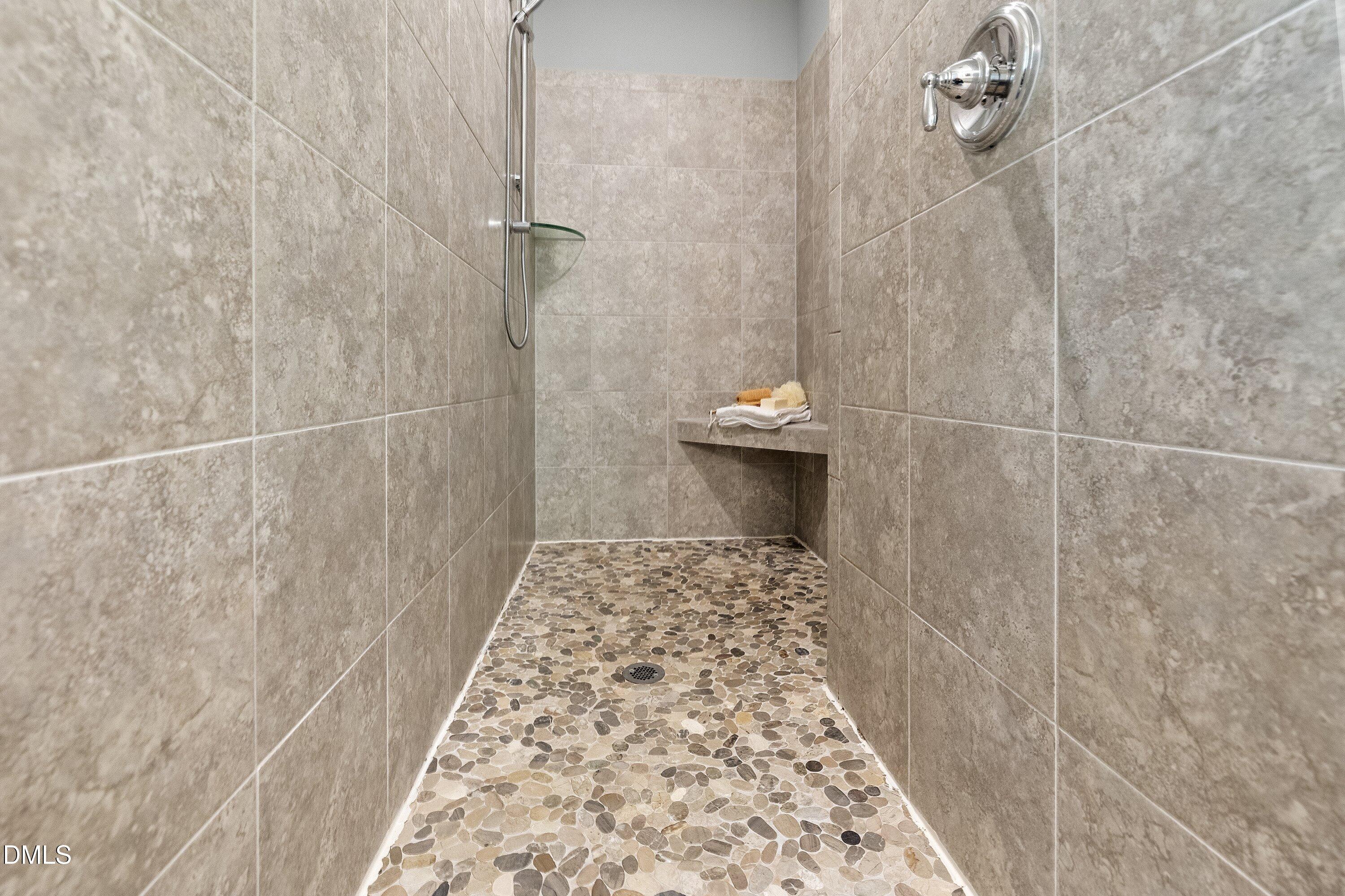 2017 Noble Road Raleigh, NC 27608 - Photo 33 of 65 40-2017 Noble Rd_3675