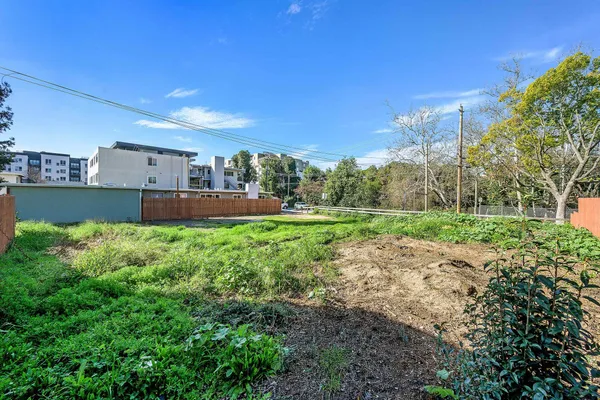 a view of a fountain in front of a house