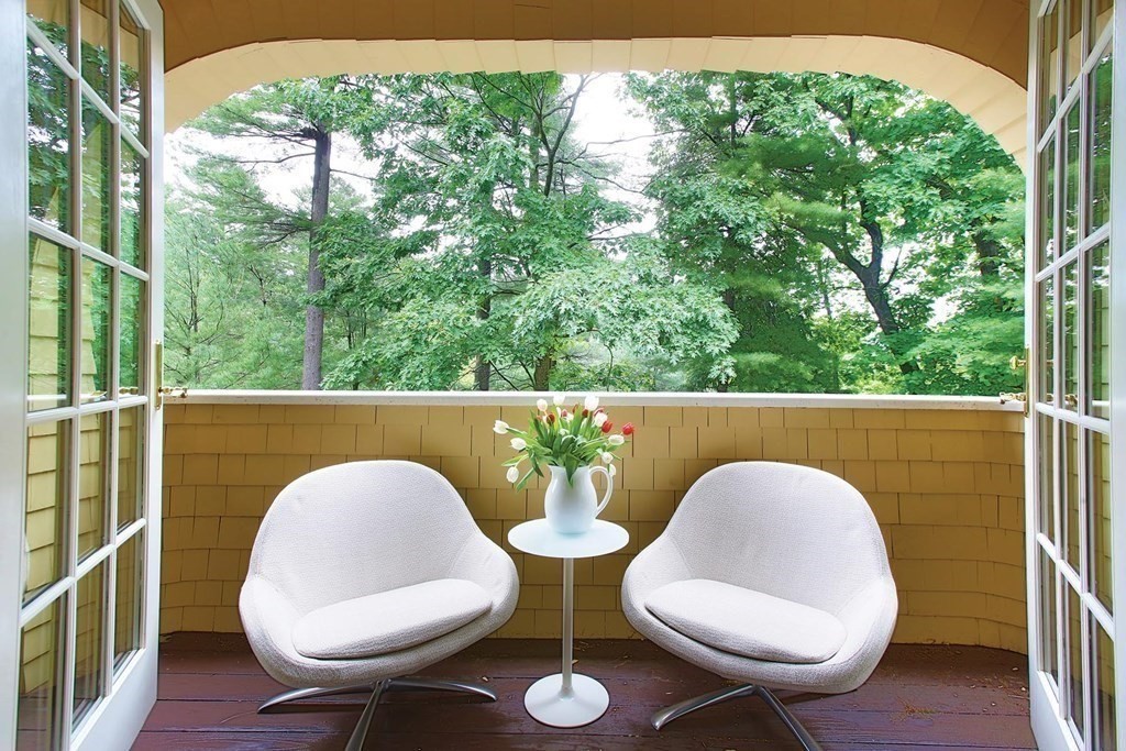 10 Cutter's Bluff Weston, MA 02493 - Photo 21 of 34 a kitchen with a table and chairs