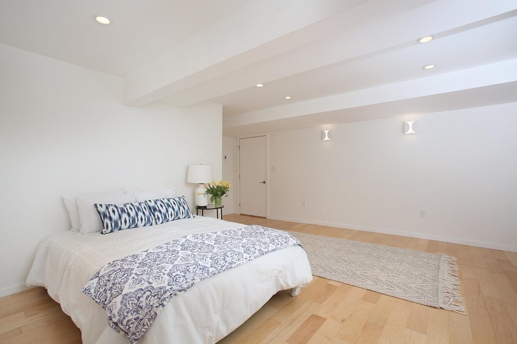 10 Cutter's Bluff Weston, MA 02493 - Photo 26 of 34 a bedroom with a large bed and a lamp