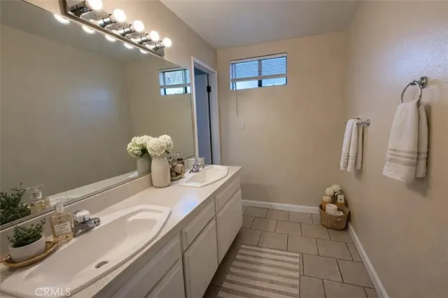 $2,700 | 1826 West Silver Lake Drive, Unit B, Los Angeles, CA 90026