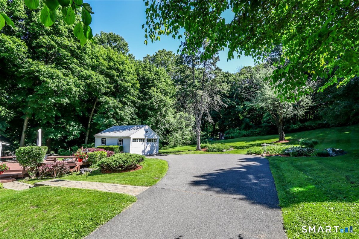 203 Whisconier Road Brookfield, CT 06804 - Photo 5 of 40