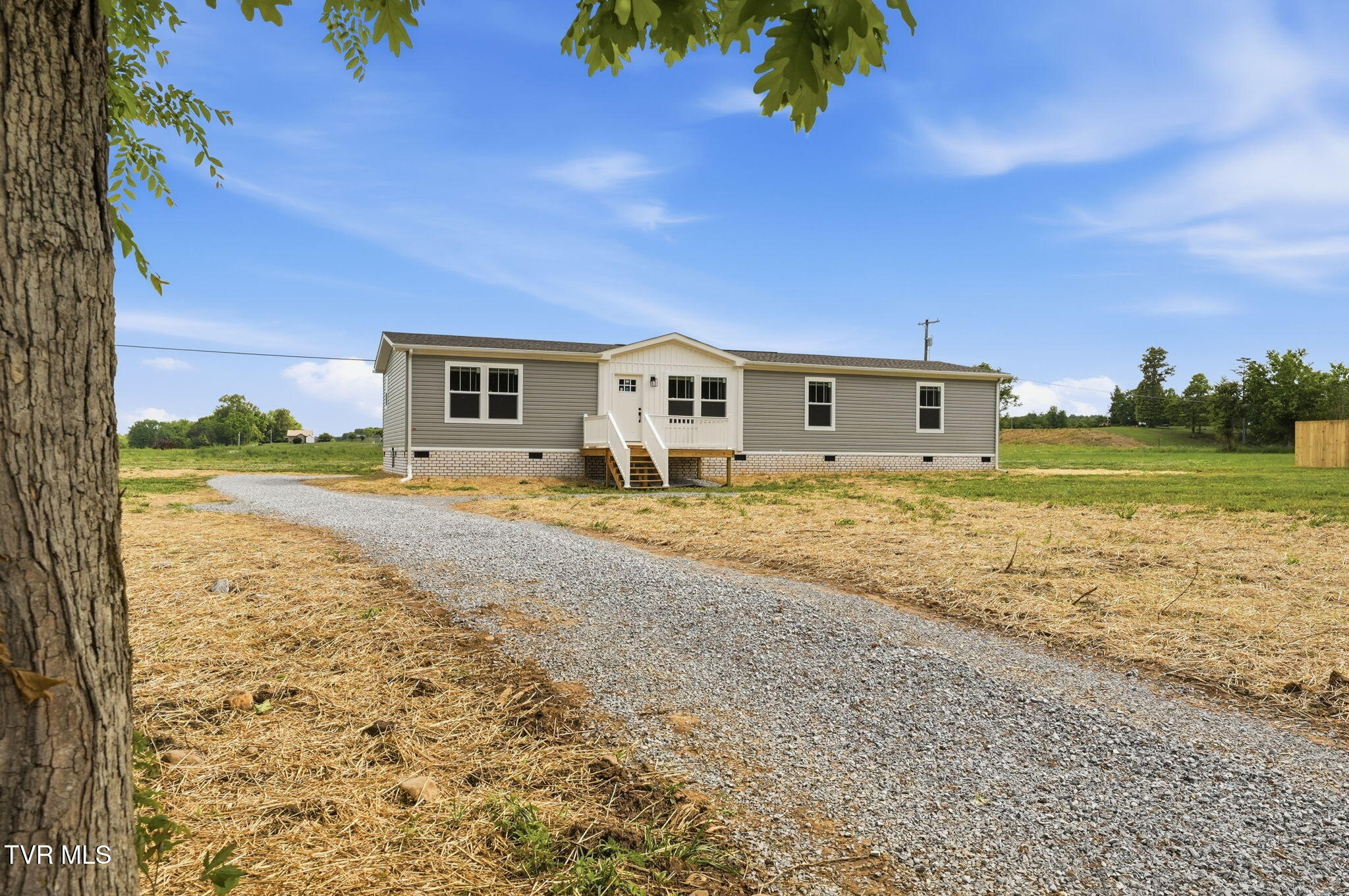 880 Ricker Road Greeneville, TN 37743 - Photo 2 of 29 FRONT