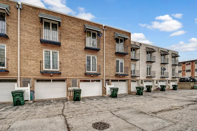 $209,873 | 4119 West 98th Street, Unit A, Oak Lawn, IL 60453