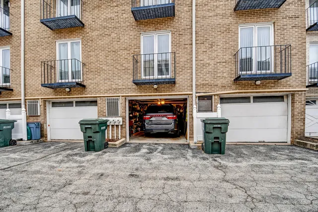 $209,873 | 4119 West 98th Street, Unit A, Oak Lawn, IL 60453