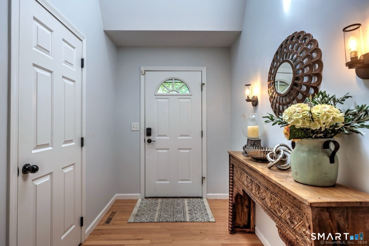 9 Canterbury Road, Unit 9 Hamden, CT 06514 - Photo 8 of 24 Gallery Image 8
