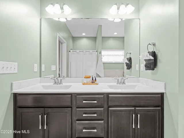 $532,000 | 931 Needlerush Road, Sneads Ferry, NC 28460