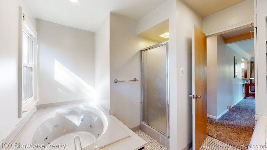 574 Young Road White Lake, MI 48383 - Photo 20 of 31 Gallery Image 20