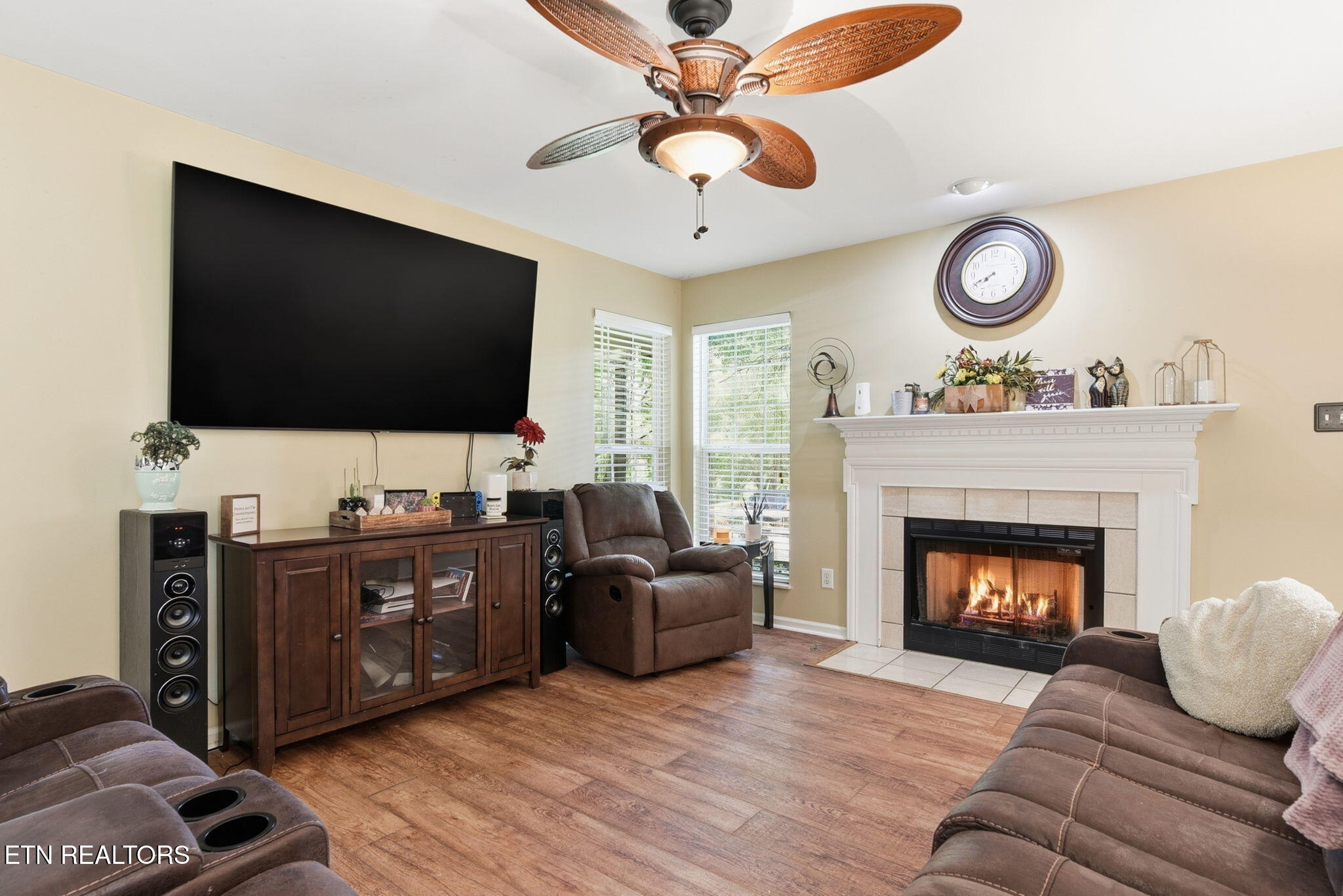 7219 Emerald Heath Road Powell, TN 37849 - Photo 8 of 34 Emerald Heath - Living room #1
