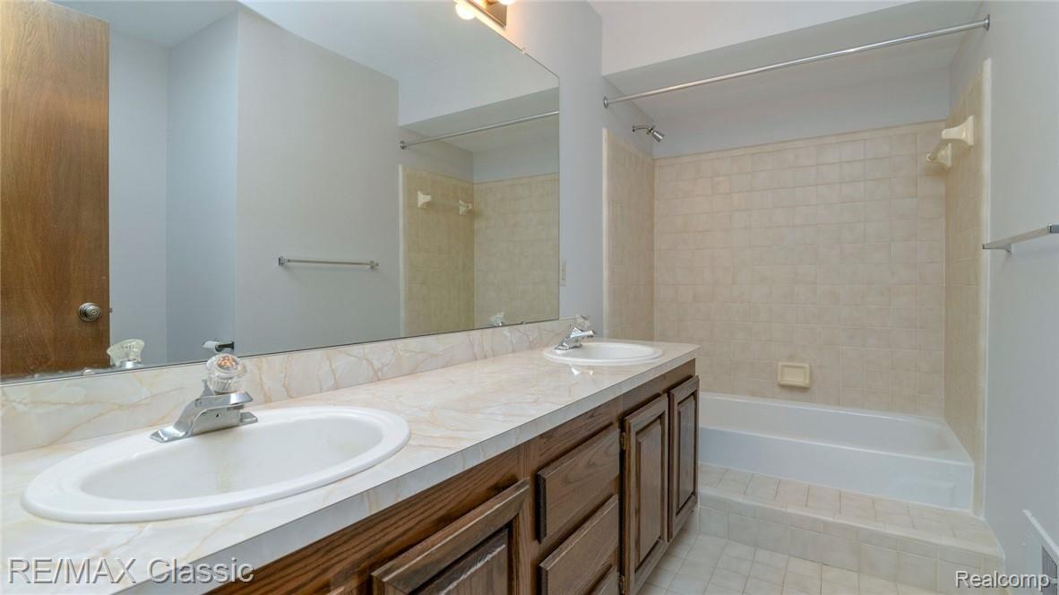 688 Sunlight Drive Rochester, MI 48309 - Photo 50 of 63 054_20.jpg