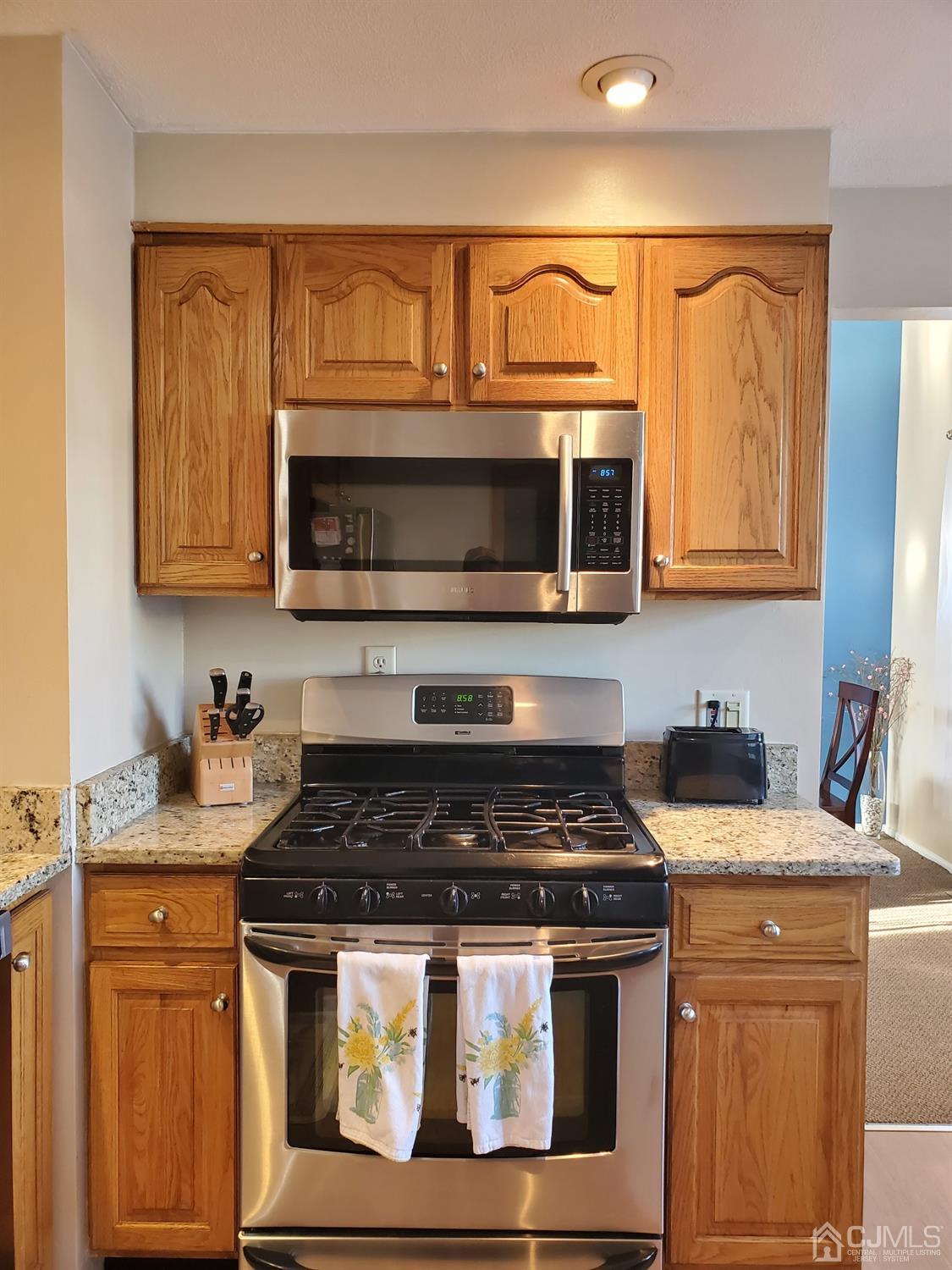 14 Magee Road Edison, NJ 08817 - Photo 11 of 36 New Stainless Steel Dishwasher and Microwave