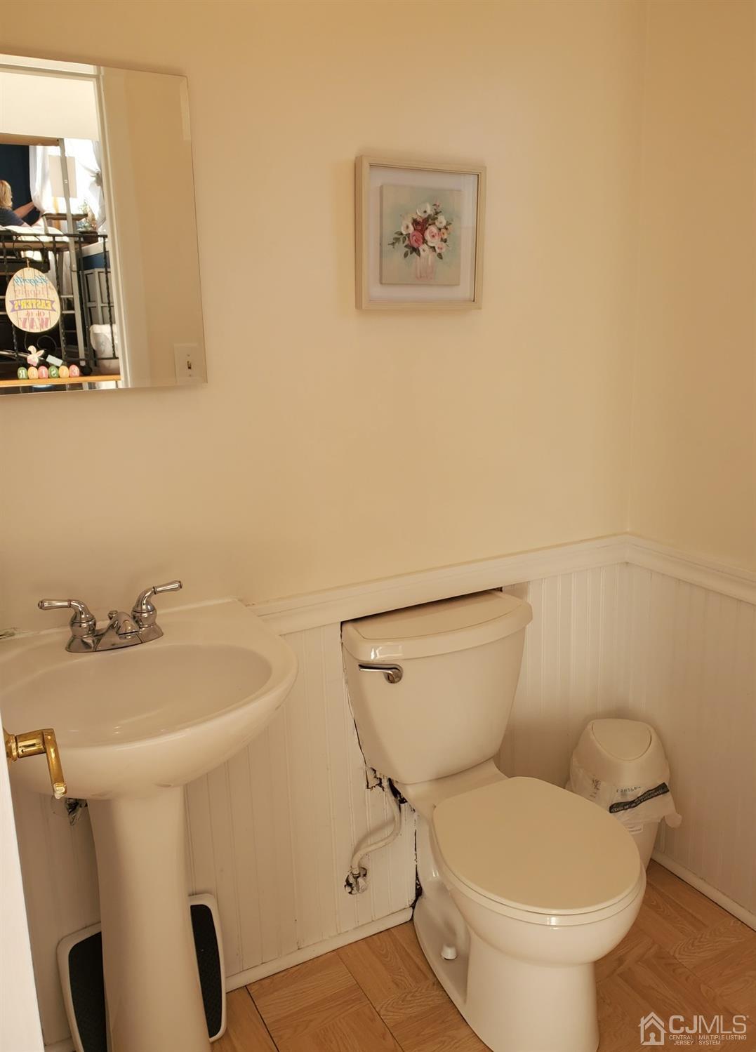 14 Magee Road Edison, NJ 08817 - Photo 3 of 36 Powder Room