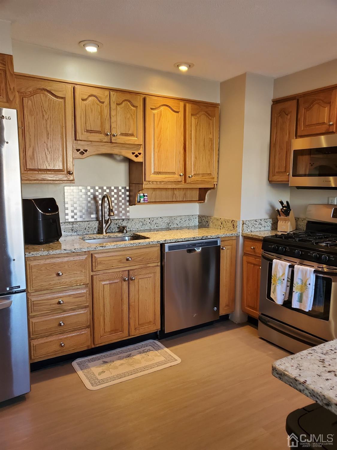 14 Magee Road Edison, NJ 08817 - Photo 10 of 36 New Stainless Steel Dishwasher, Stove, and Microwave