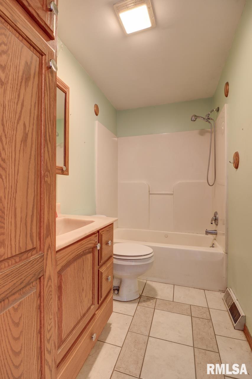 1356 Springdale Drive Clinton, IA 52732 - Photo 15 of 40