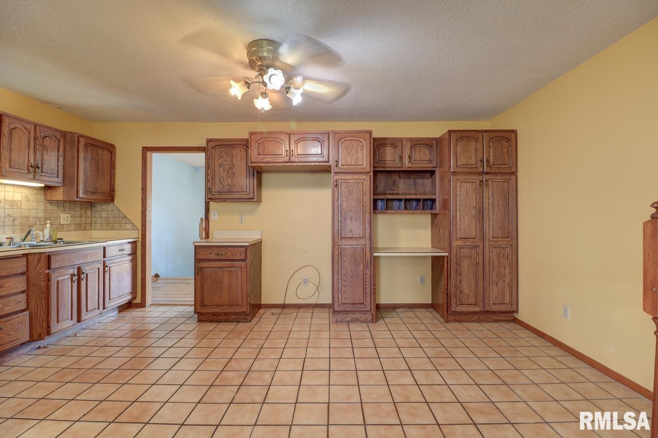 1356 Springdale Drive Clinton, IA 52732 - Photo 5 of 40