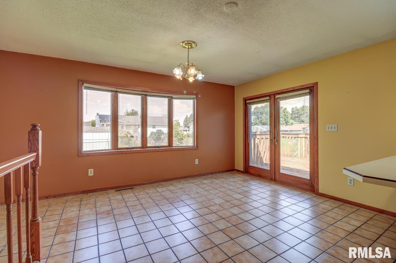 1356 Springdale Drive Clinton, IA 52732 - Photo 6 of 40