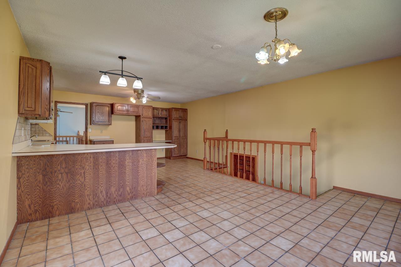 1356 Springdale Drive Clinton, IA 52732 - Photo 7 of 40