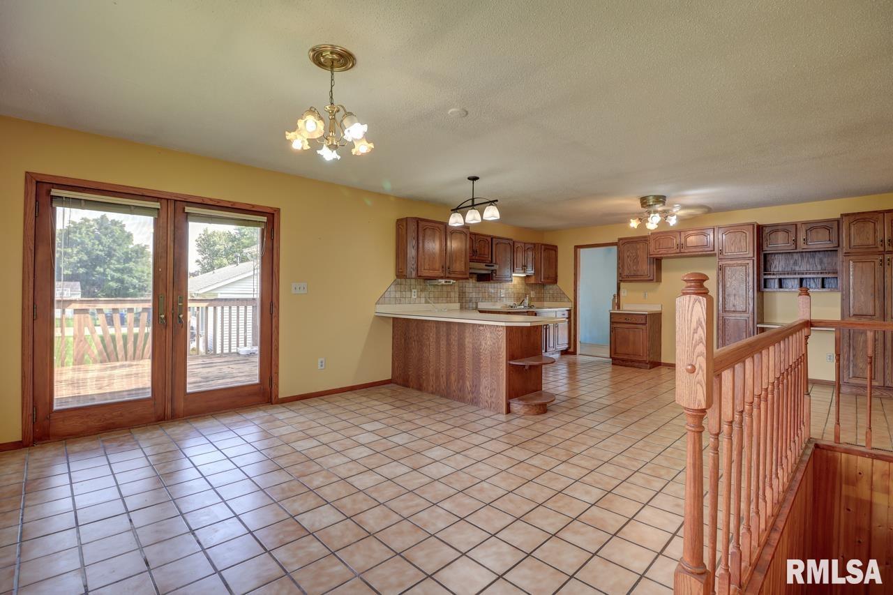 1356 Springdale Drive Clinton, IA 52732 - Photo 8 of 40