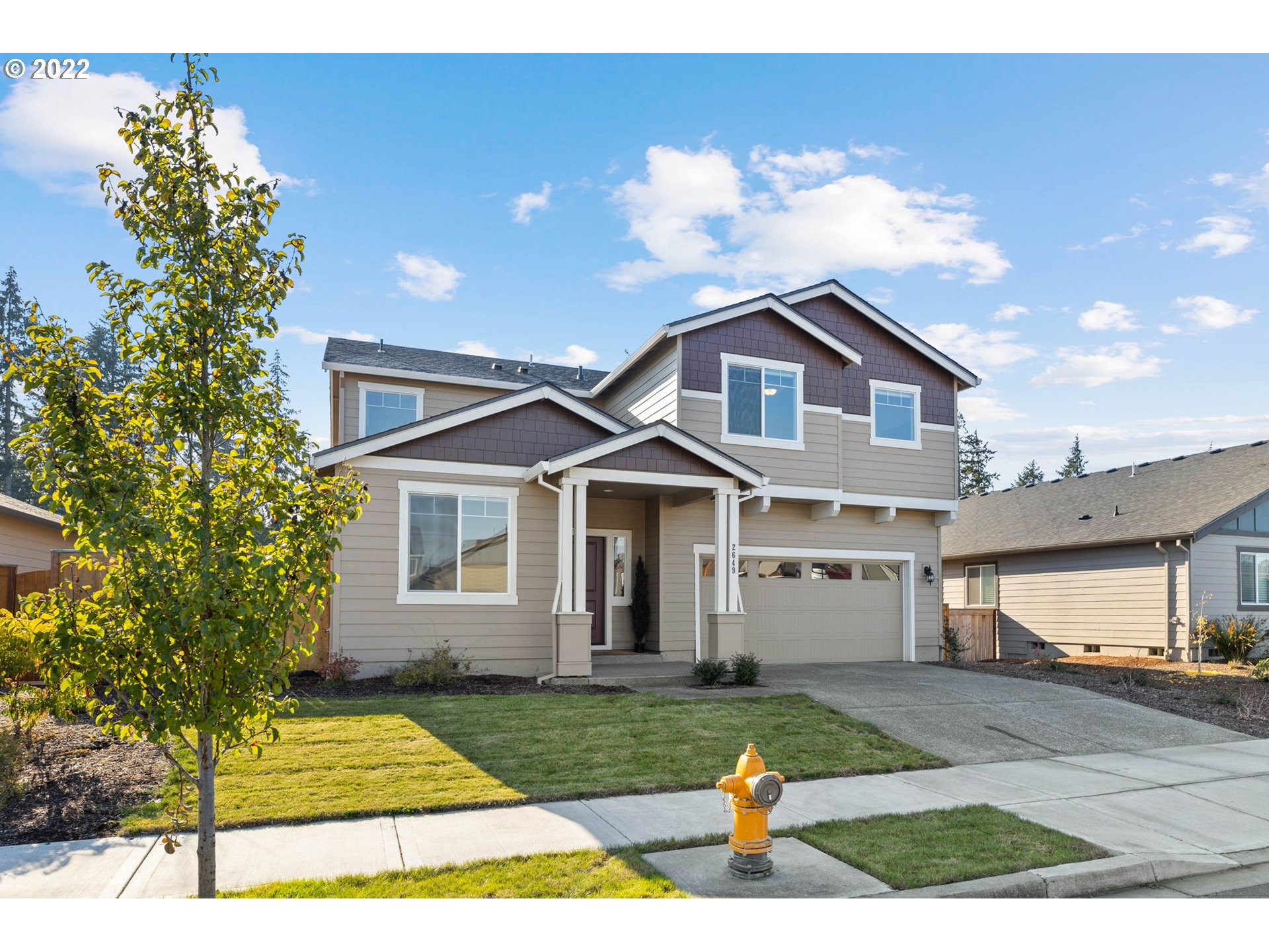 2649 South Harper Valley Way Ridgefield, WA 98642 - Photo 1 of 27 a front view of a house with a yard and garage