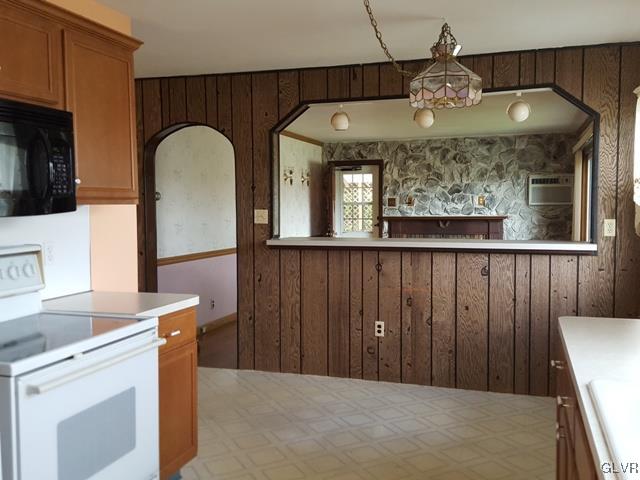655 Interchange Road Lehighton, PA 18235 - Photo 4 of 21 Looking Toward Living Room