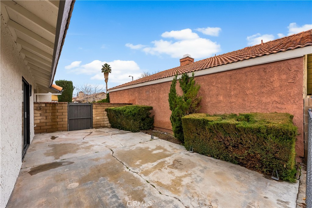 3563 East Ave R-11 Palmdale, CA 93550 - Photo 32 of 36 a view of a back yard with potted plants