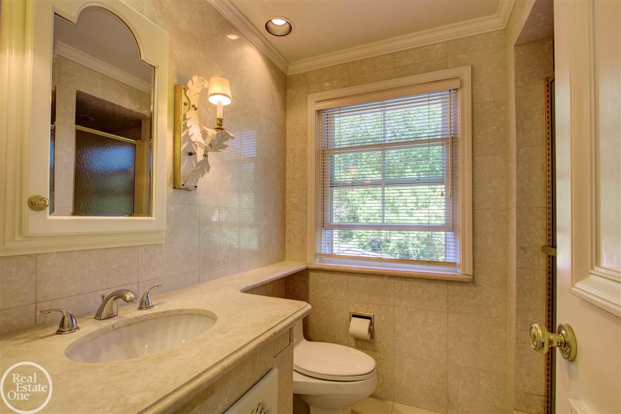 1130 South Oxford Road Grosse Pointe, MI 48236 - Photo 13 of 48 31350591-12.JPG