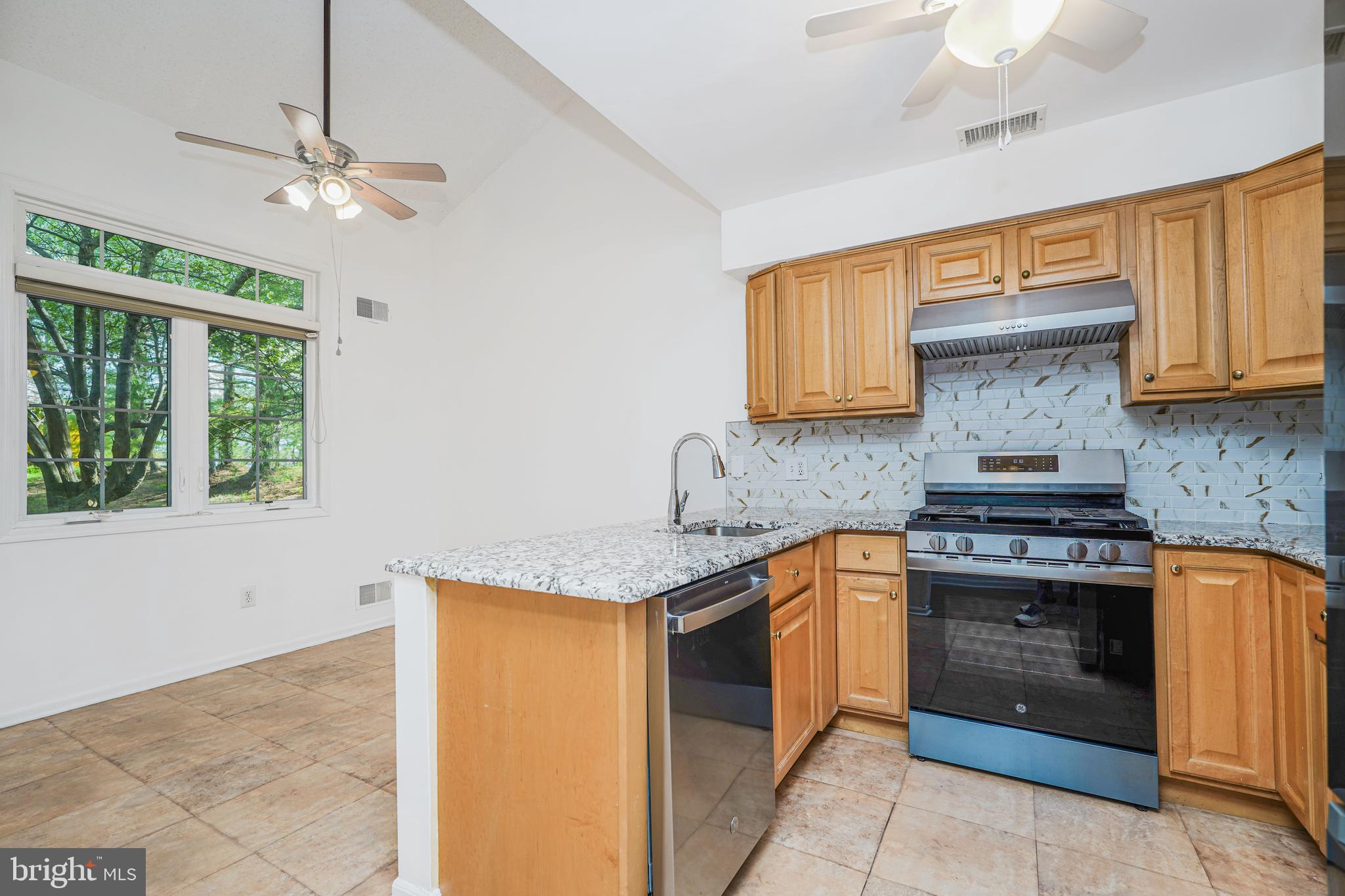 47A Winthrop Road Monroe Township, NJ 08831 - Photo 4 of 25 Kitchen- Granite counter top