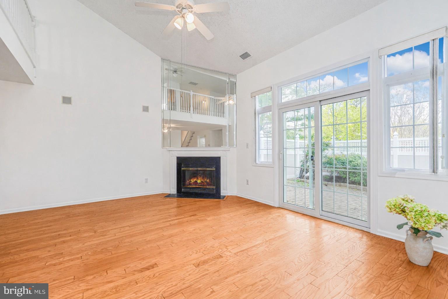 47A Winthrop Road Monroe Township, NJ 08831 - Photo 10 of 25 Living Room