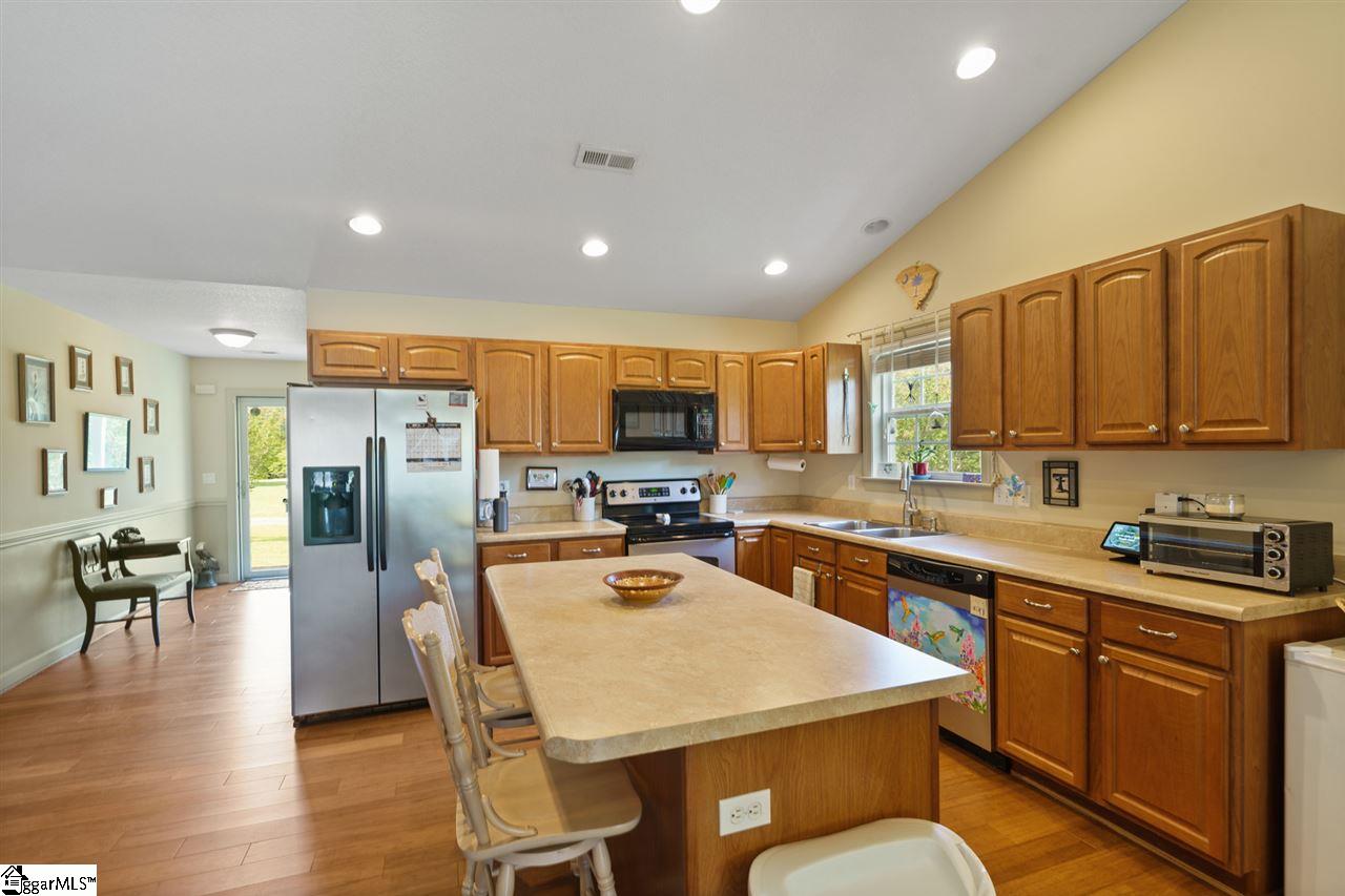 1781 Bishop Road Inman, SC 29349 - Photo 3 of 23