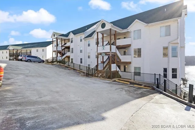 $314,500 | 222 Park Pl Lane, Unit 2C, Kaiser, MO 65047