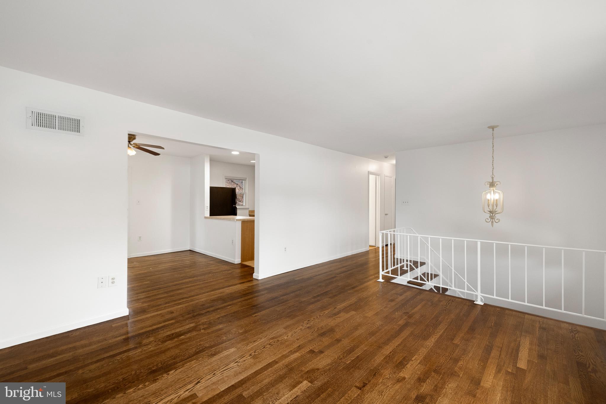 13652 Kingsman Road Woodbridge, VA 22193 - Photo 3 of 24 Spacious Family Room