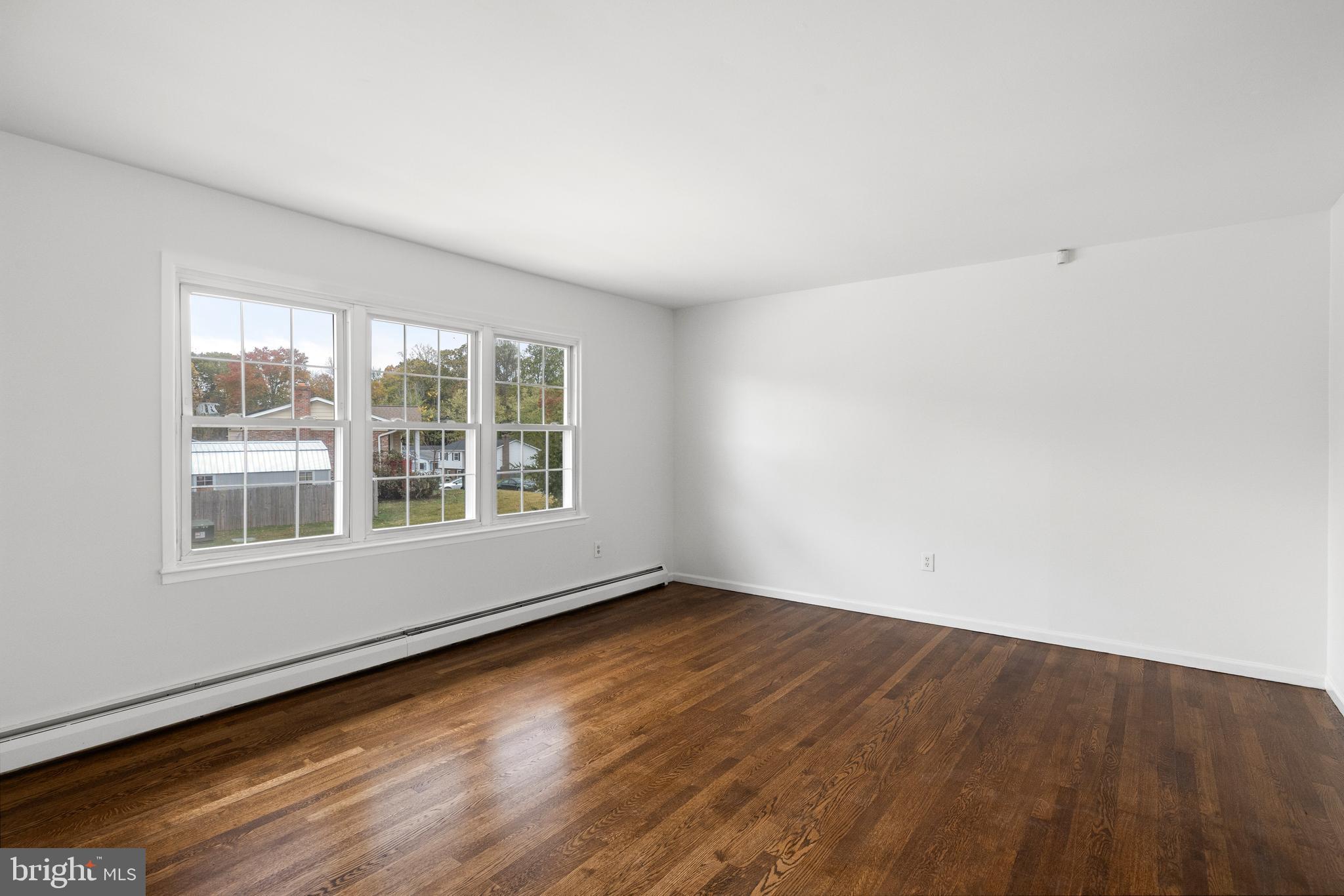 13652 Kingsman Road Woodbridge, VA 22193 - Photo 4 of 24 Gallery Image 4