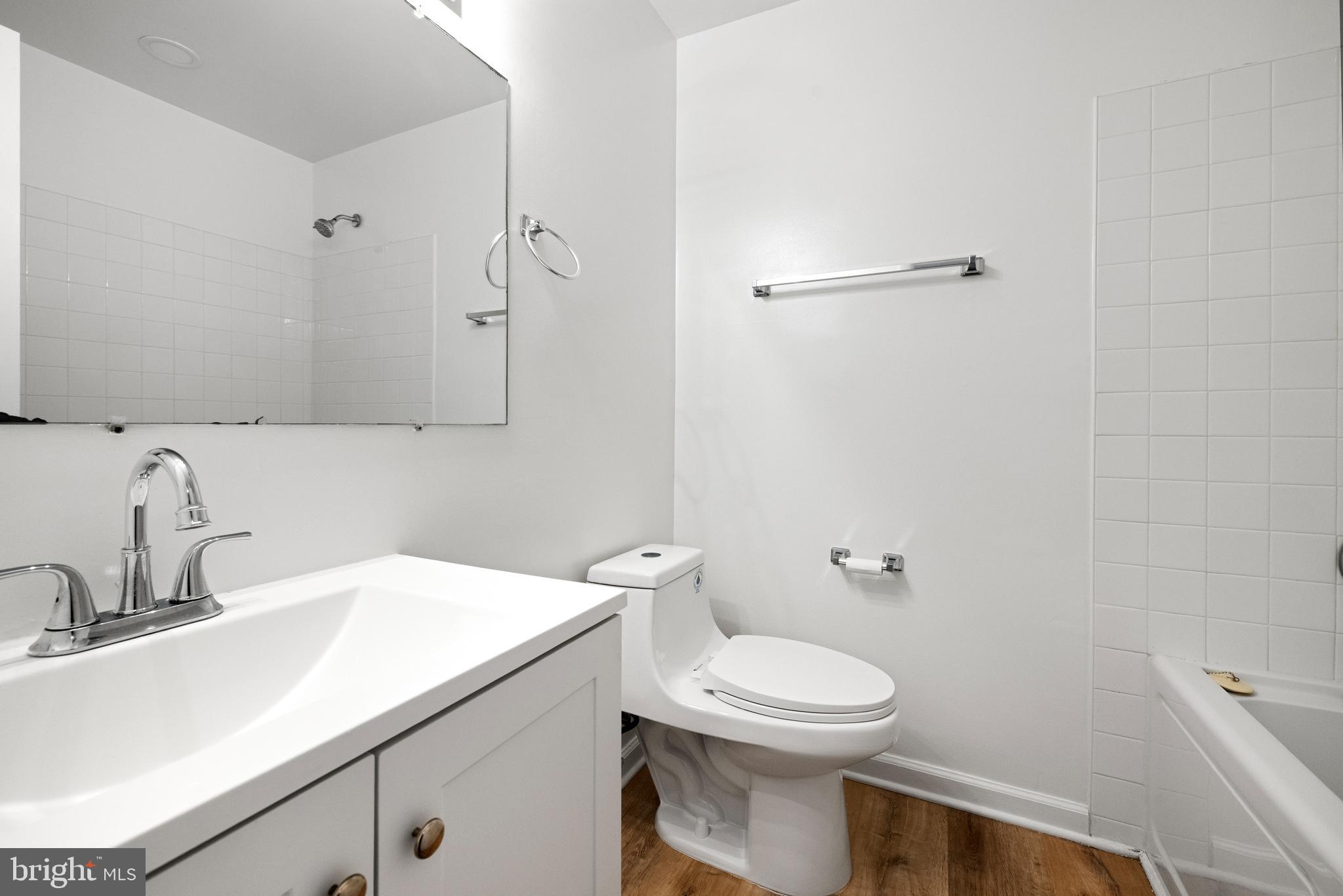 13652 Kingsman Road Woodbridge, VA 22193 - Photo 10 of 24 Full Hall Bath