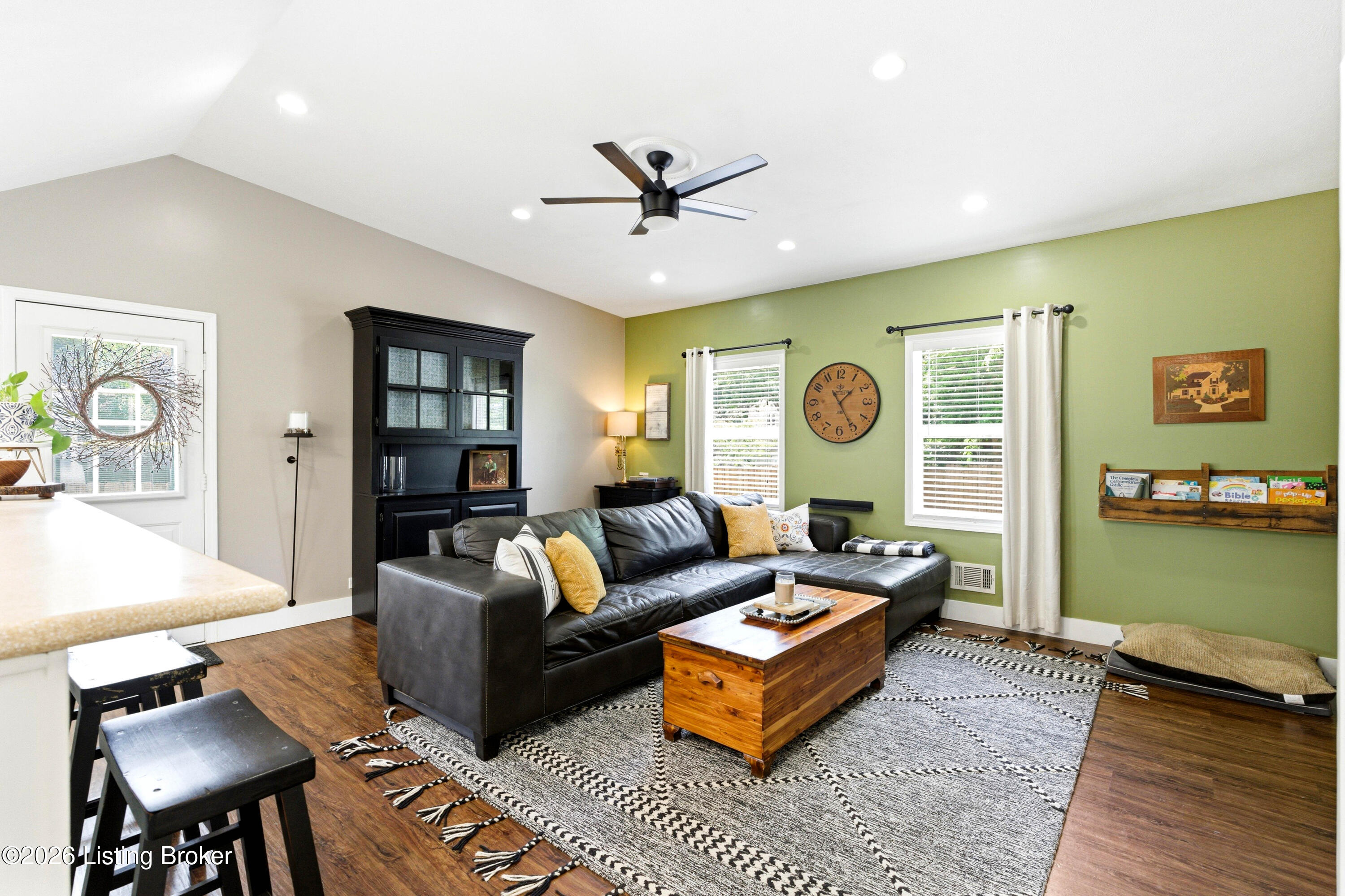 3112 Plover Road Louisville, KY 40213 - Photo 7 of 31 Family Rm