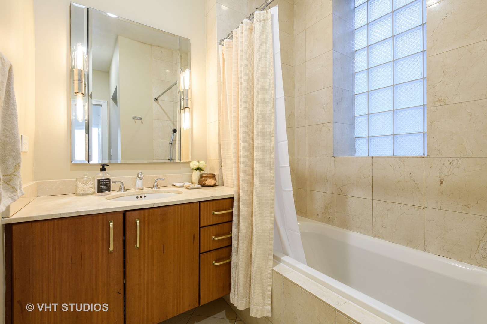 450 West Surf Street, Unit 1 Chicago, IL 60657 - Photo 11 of 14