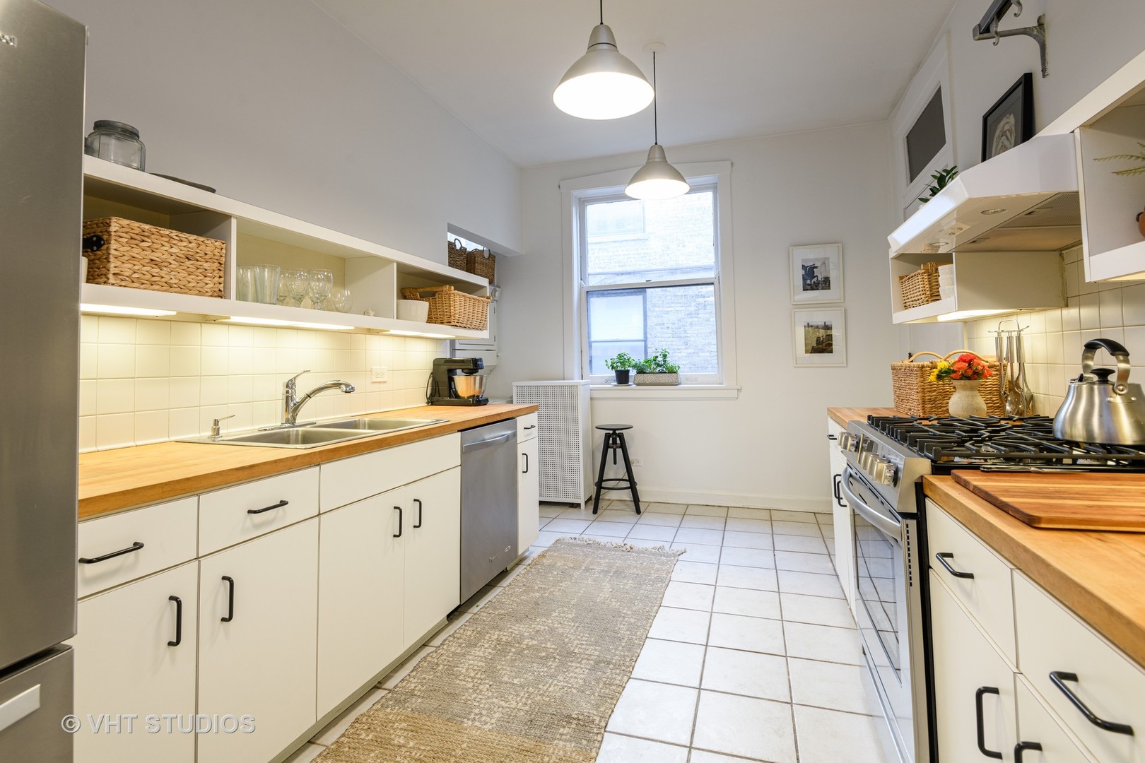 450 West Surf Street, Unit 1 Chicago, IL 60657 - Photo 4 of 14