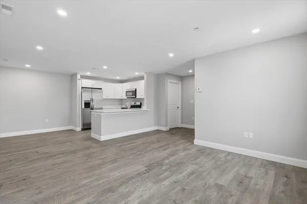 $2,400 | 204 Central Street, Unit C, Avon, MA 02322