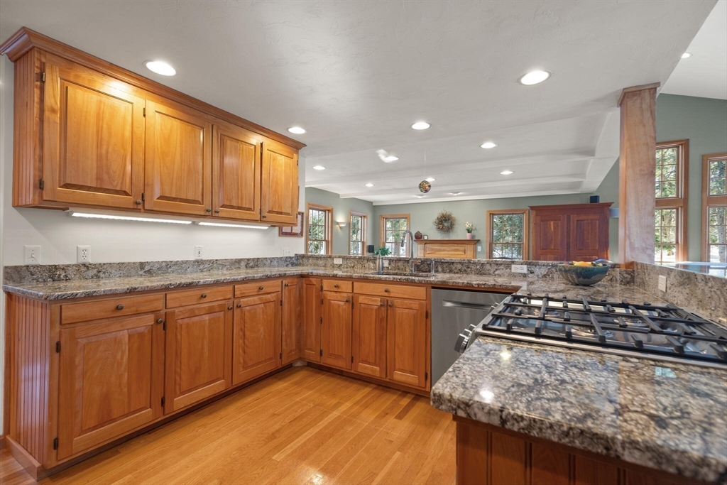 15 Locke Road Chelmsford, MA 01824 - Photo 8 of 42