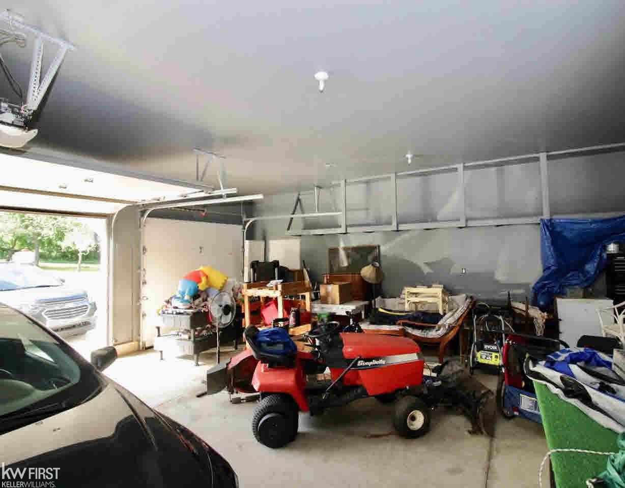 9147 Faussett Road Fenton, MI 48430 - Photo 44 of 58 21340961-43.JPG