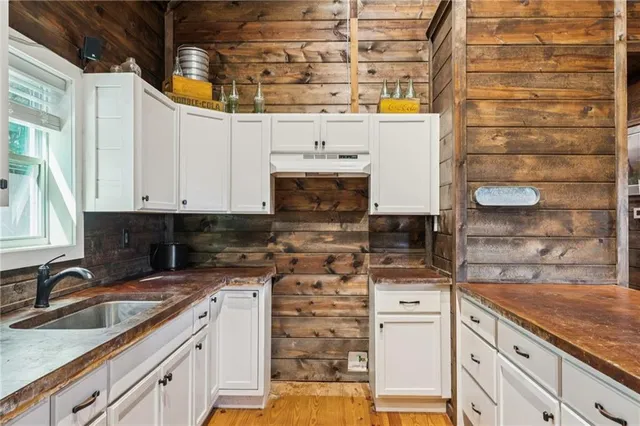 a view of an entryway of the house