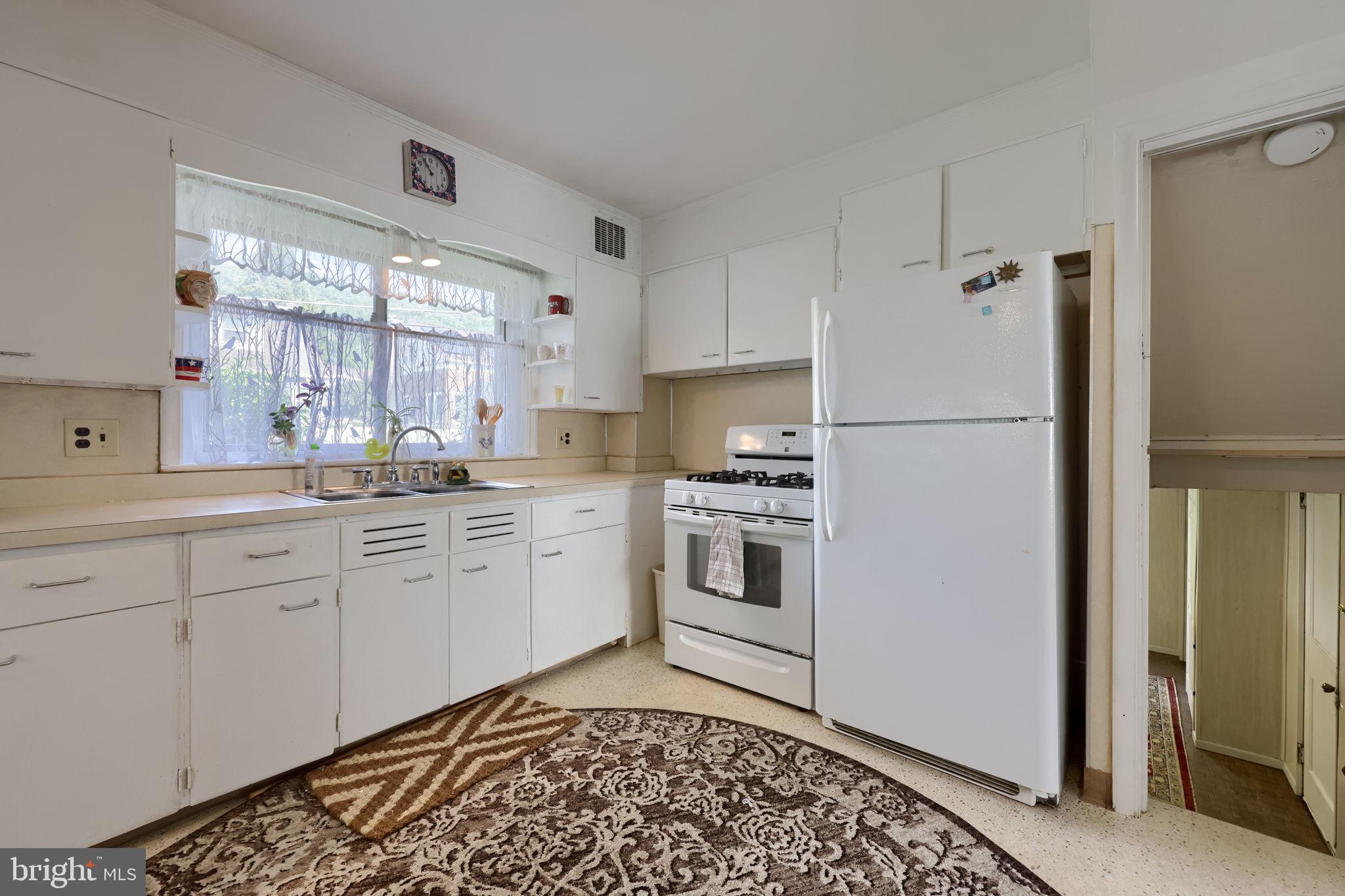 812 Brighton Avenue Reading, PA 19606 - Photo 16 of 33