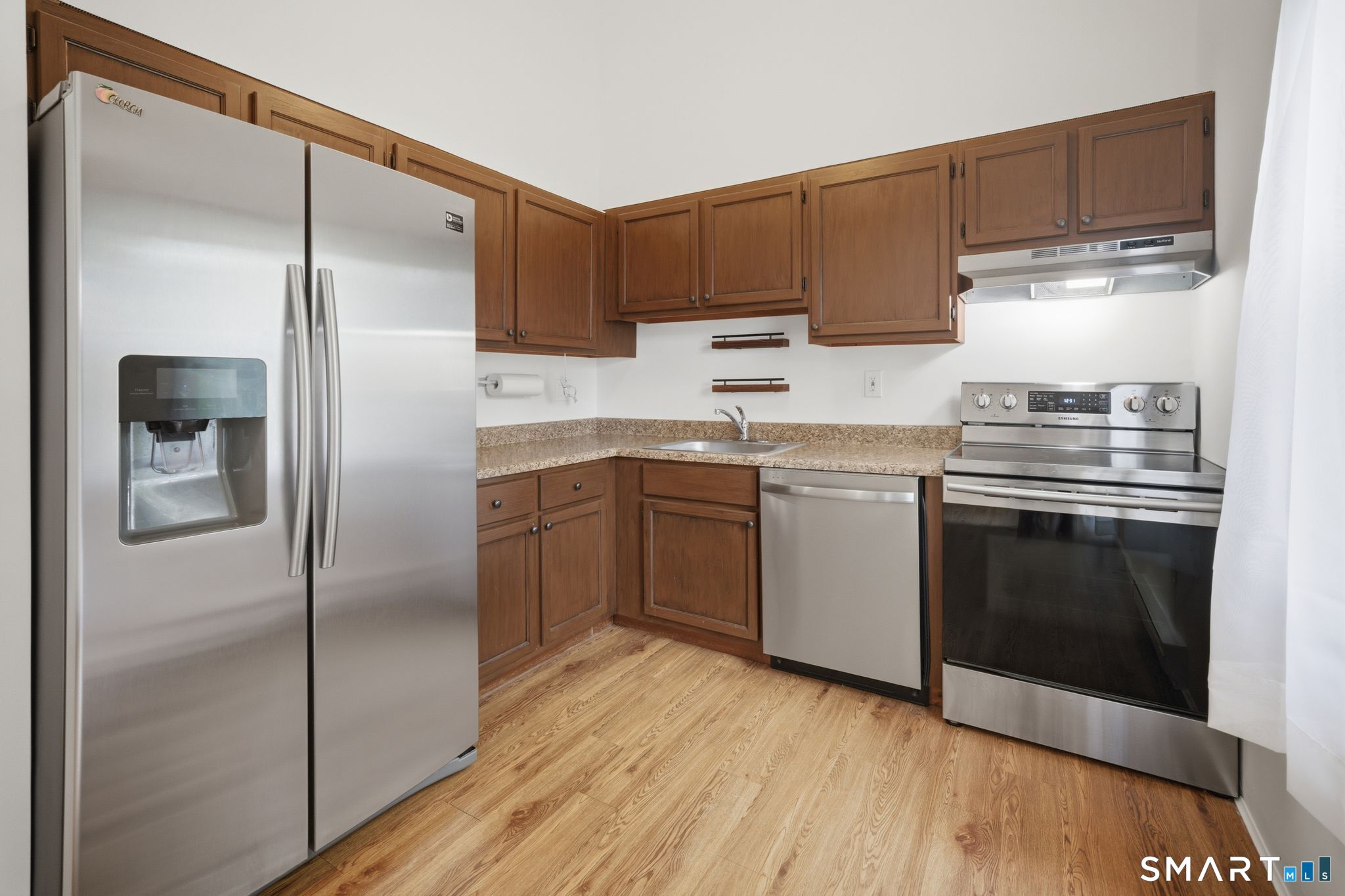 1 Abbott Road, Unit 112 Ellington, CT 06029 - Photo 6 of 16 Quality matching appliances