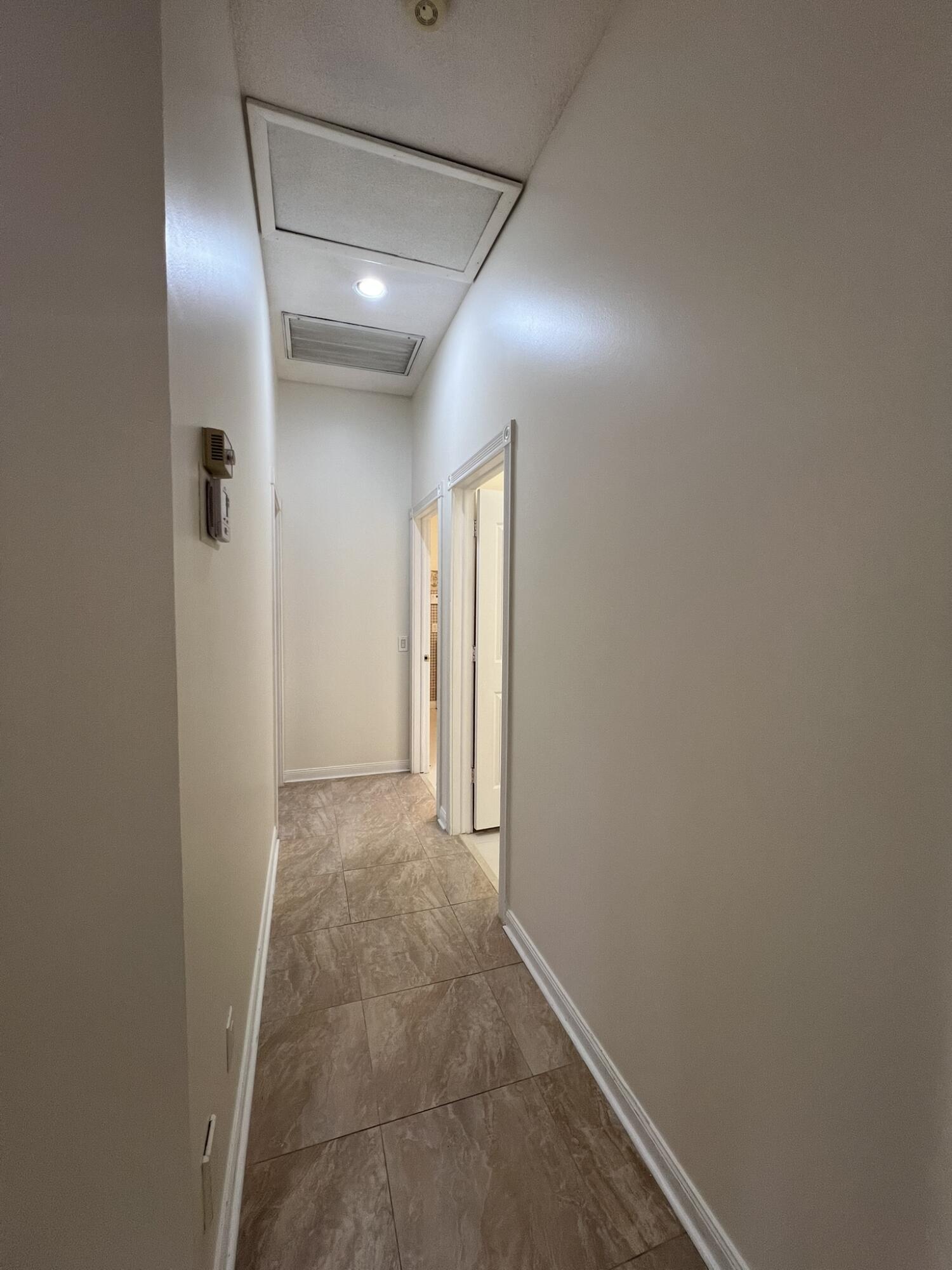 244 Hampton Place Jupiter, FL 33458 - Photo 22 of 31 Hallway