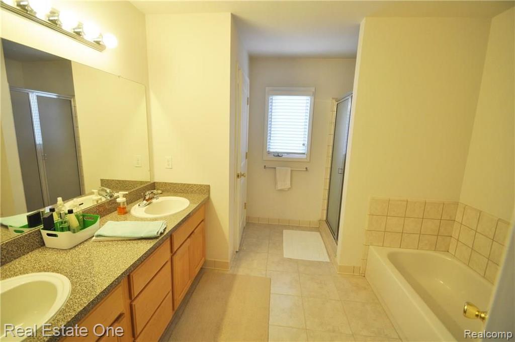 427 Mystic Valley Rochester Hills, MI 48307 - Photo 37 of 40