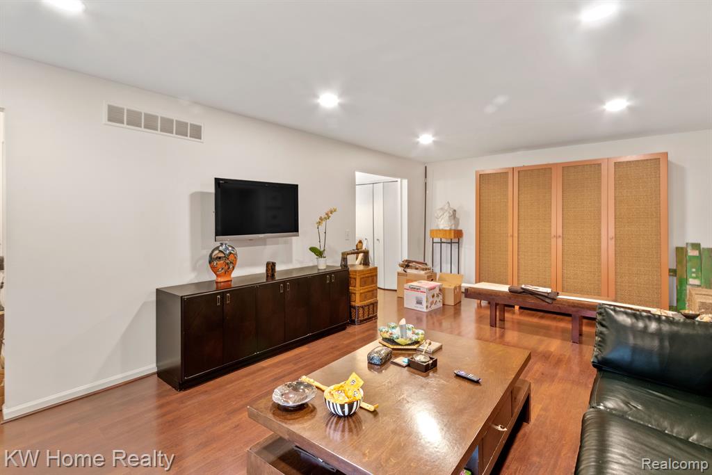 29632 Middlebelt Road, Unit 1703 Farmington Hills, MI 48334 - Photo 7 of 30