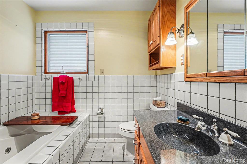 1235 Yorkshire Road Birmingham, MI 48009 - Photo 21 of 36