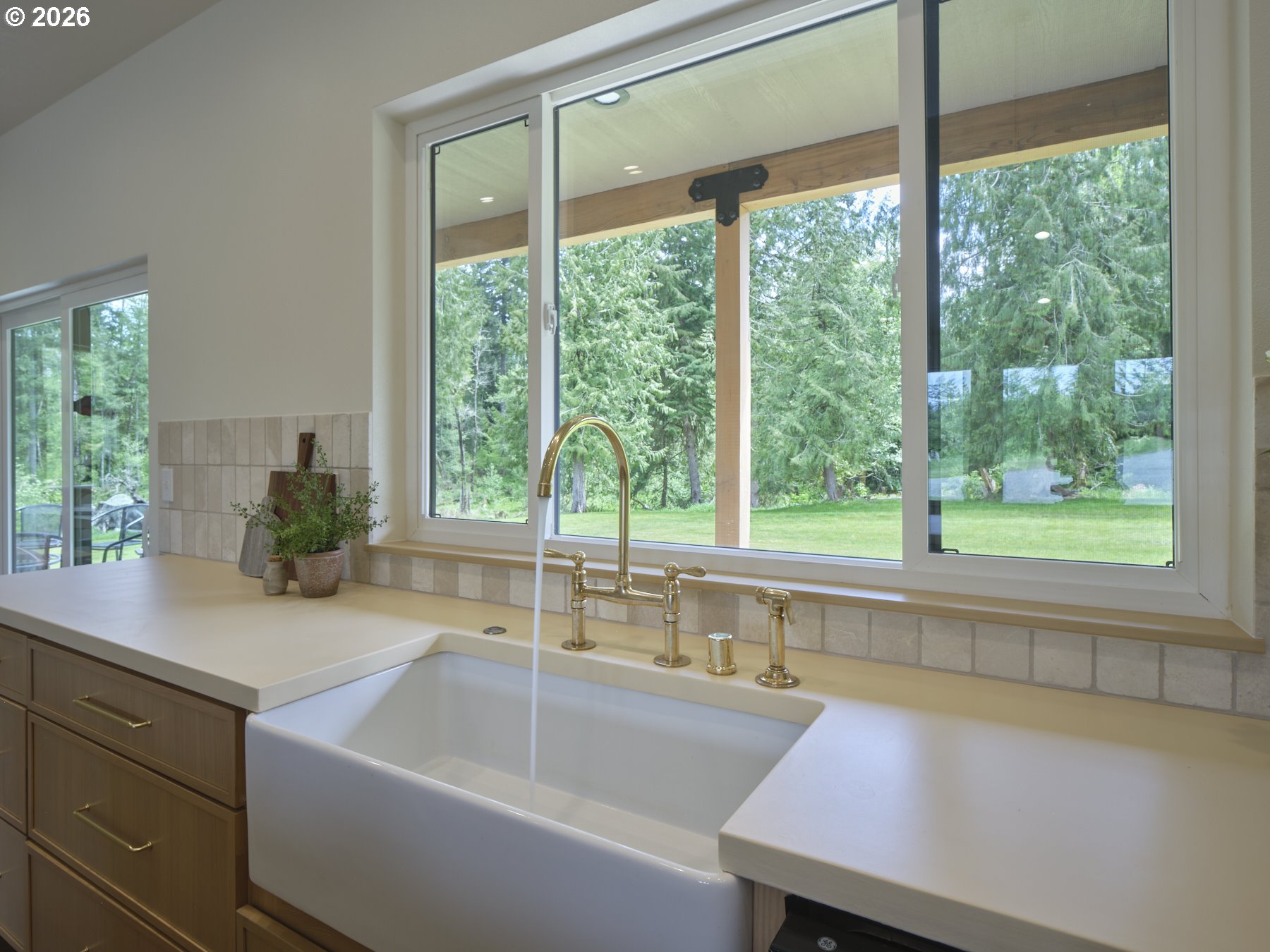 312 Little Valley Lane Castle Rock, WA 98611 - Photo 9 of 48 Kitchen