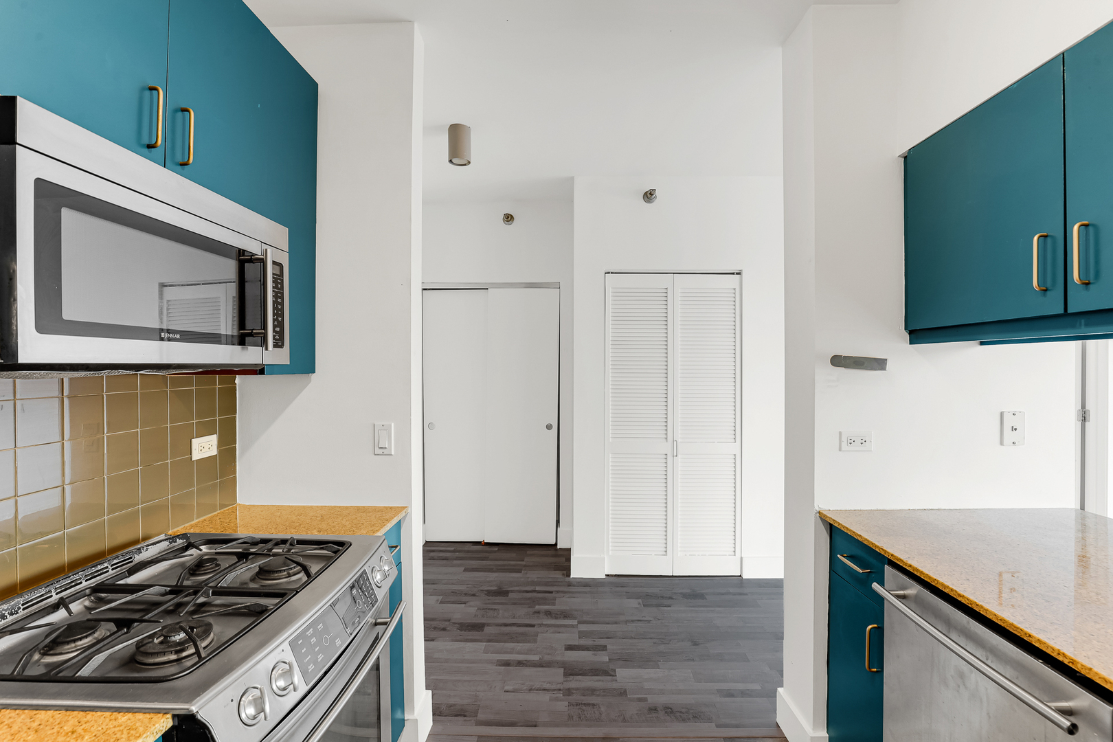 611 South Wells Street, Unit 908 Chicago, IL 60607 - Photo 6 of 15 Gallery Image 6
